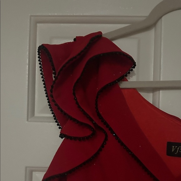 Chic One-Shoulder Red Dress - Picture 5 of 12